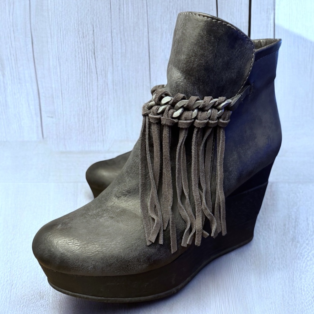 Sbicca grey fringe bootie size 8